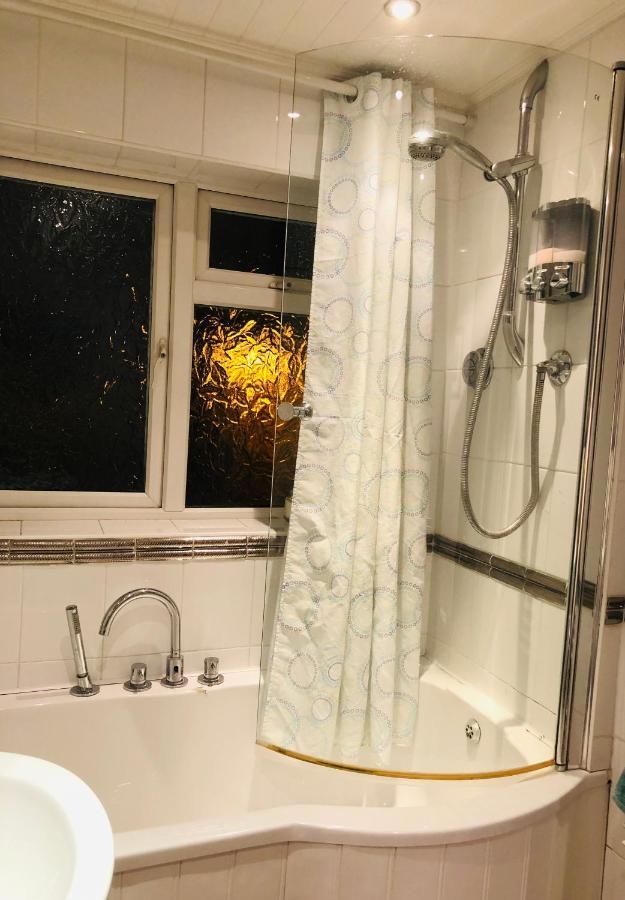 Squirrel House B&B High Wycombe Bagian luar foto